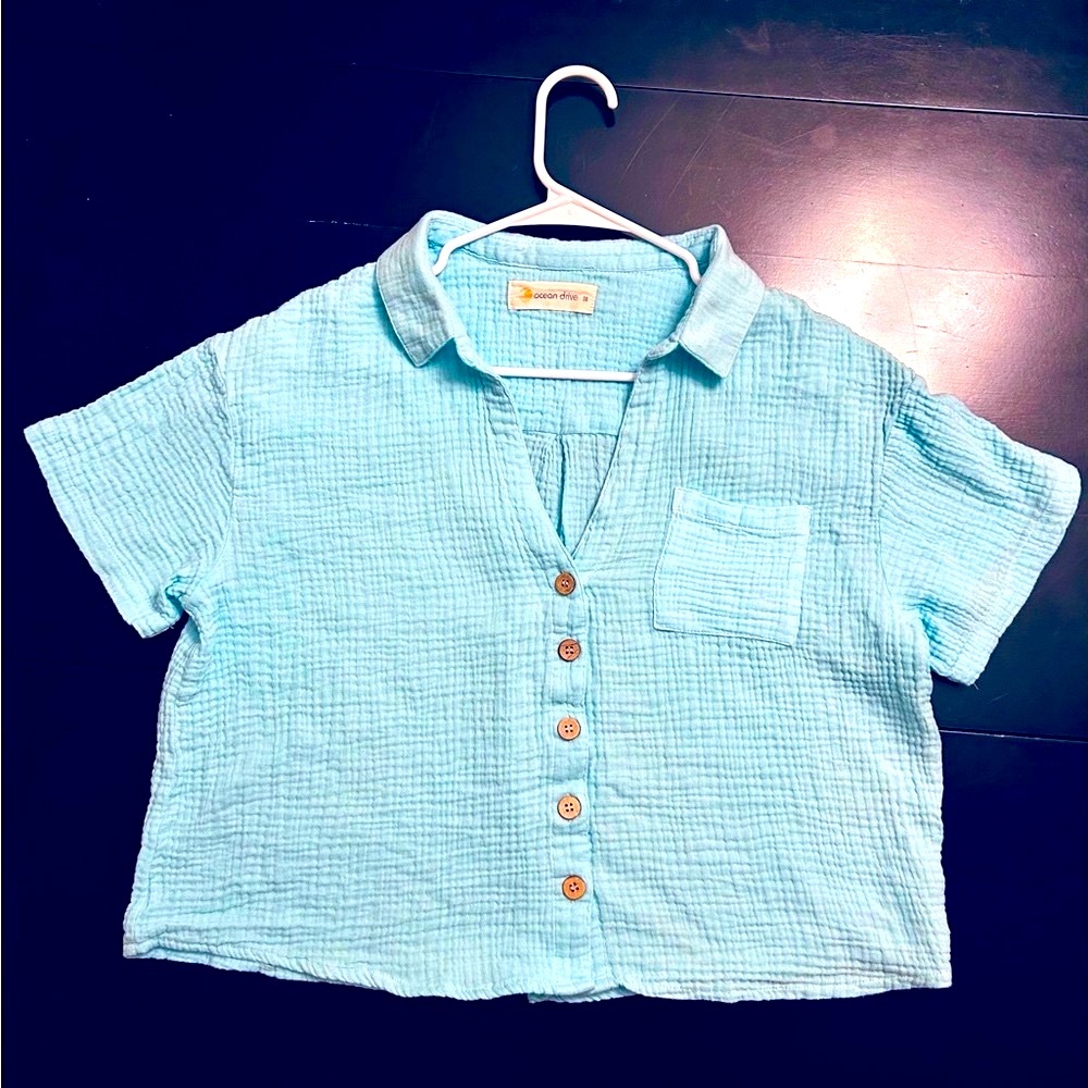Ocean Drive Green/Blue short sleeved Button-Up Shirt. Crinkle gauze
